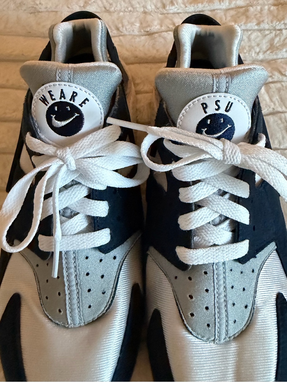 NIKE PennState Huarache Navy / White / Silver Athletic Sneakers